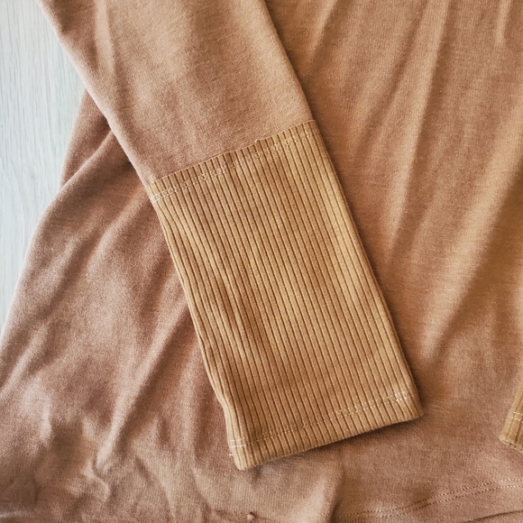 Gorgeous Top-NWT - Picture 2 of 5